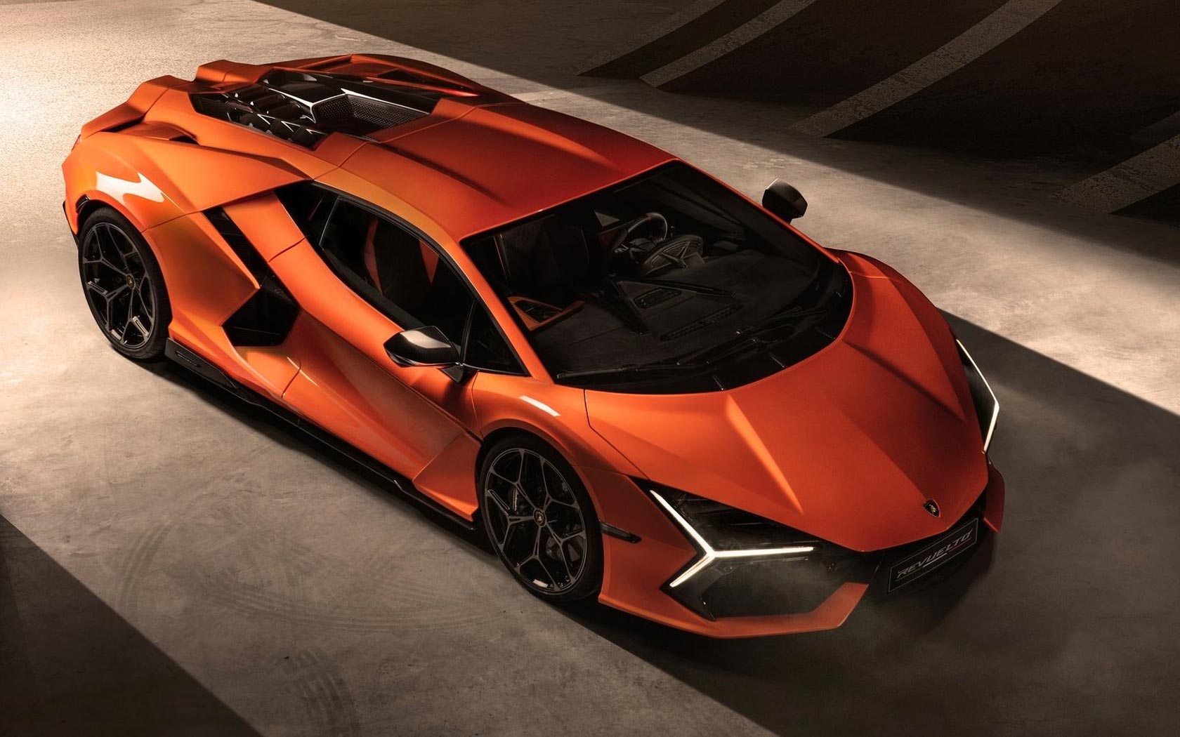  Lamborghini Revuelto 