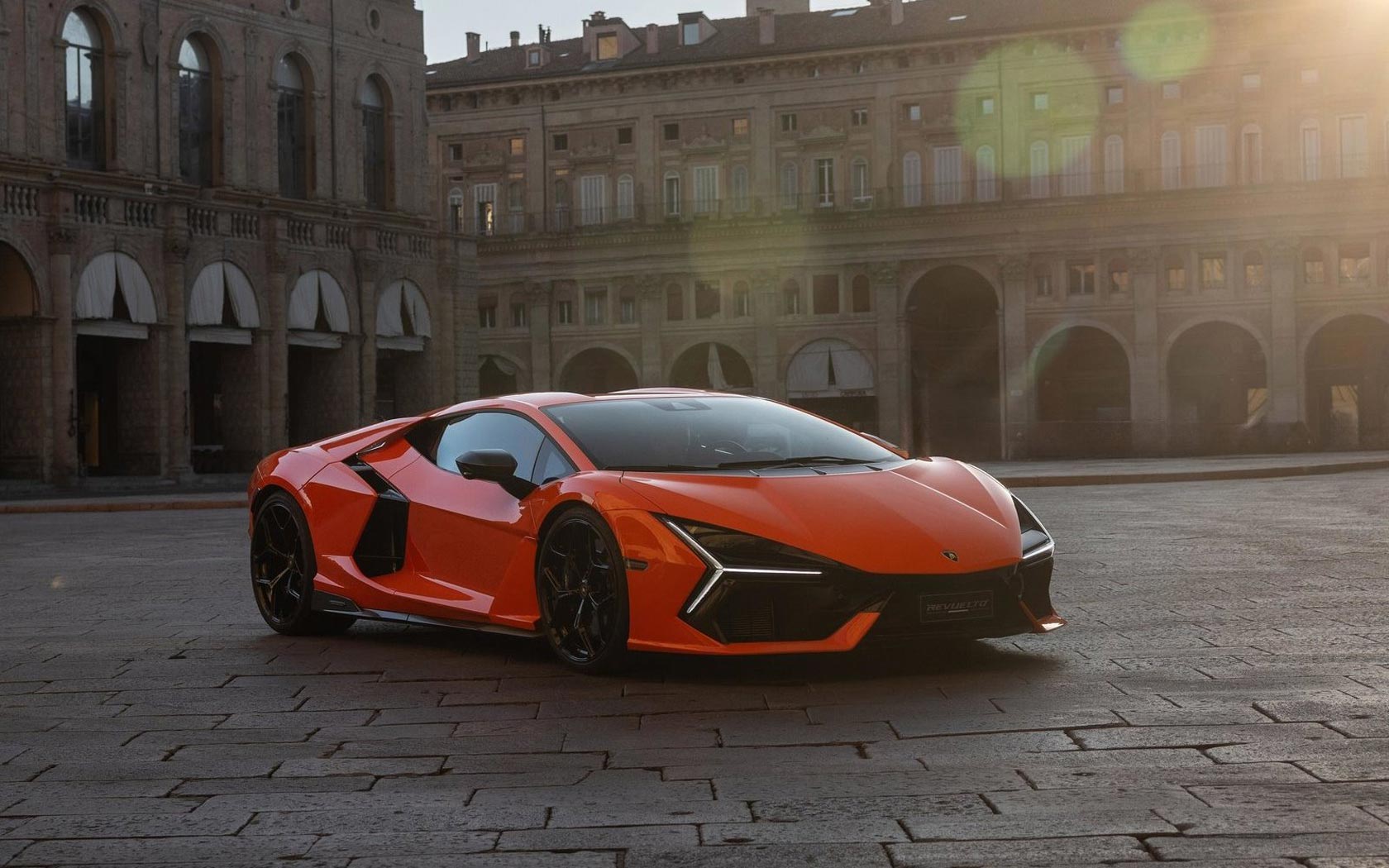  Lamborghini Revuelto 