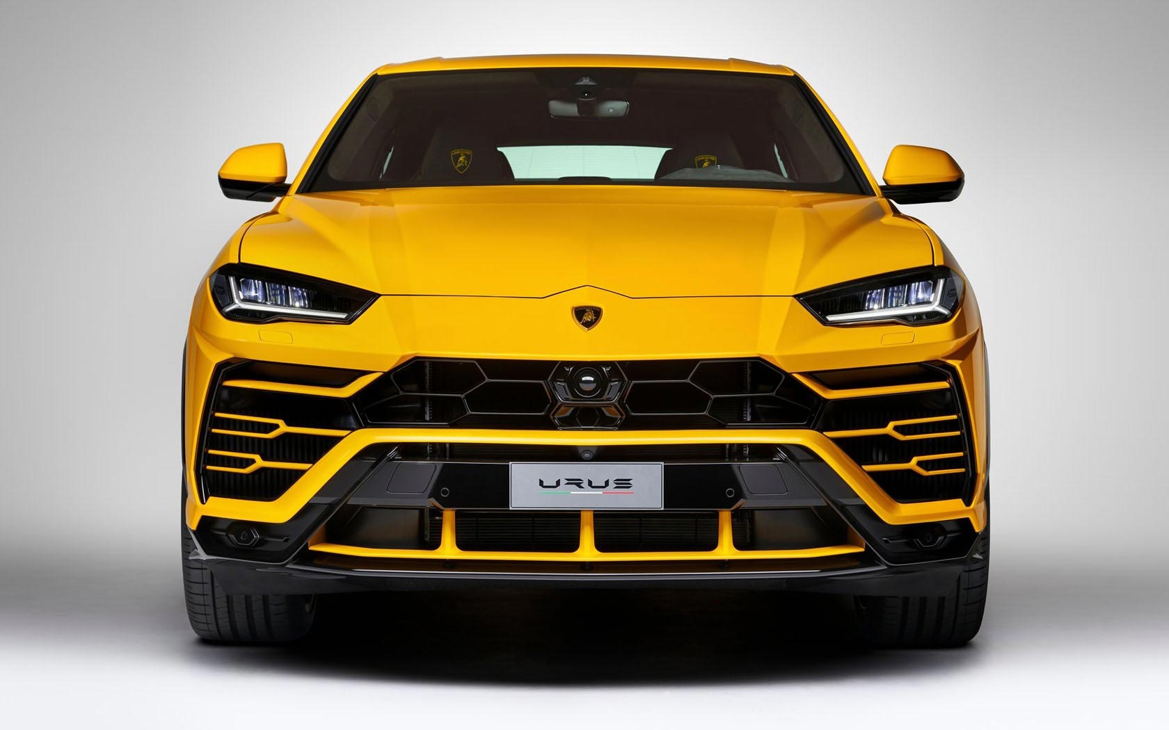  Lamborghini Urus 