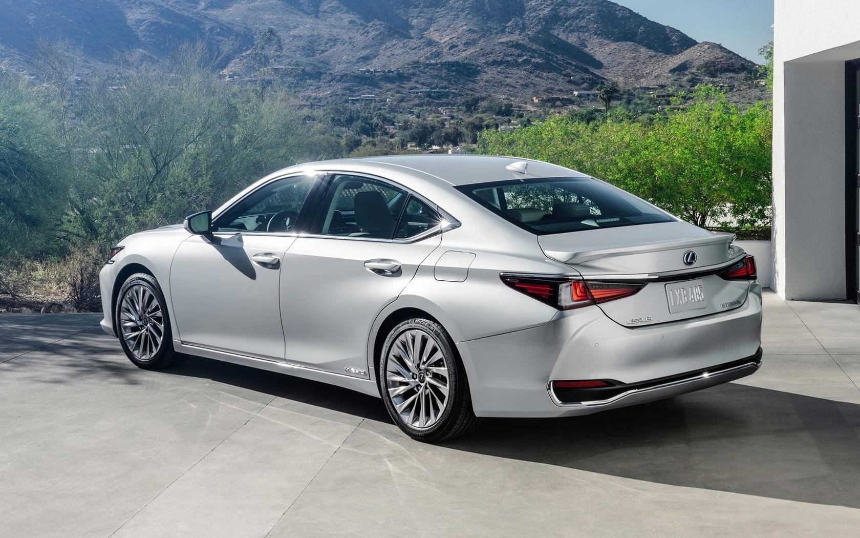 ���� Lexus ES (2021-2025)