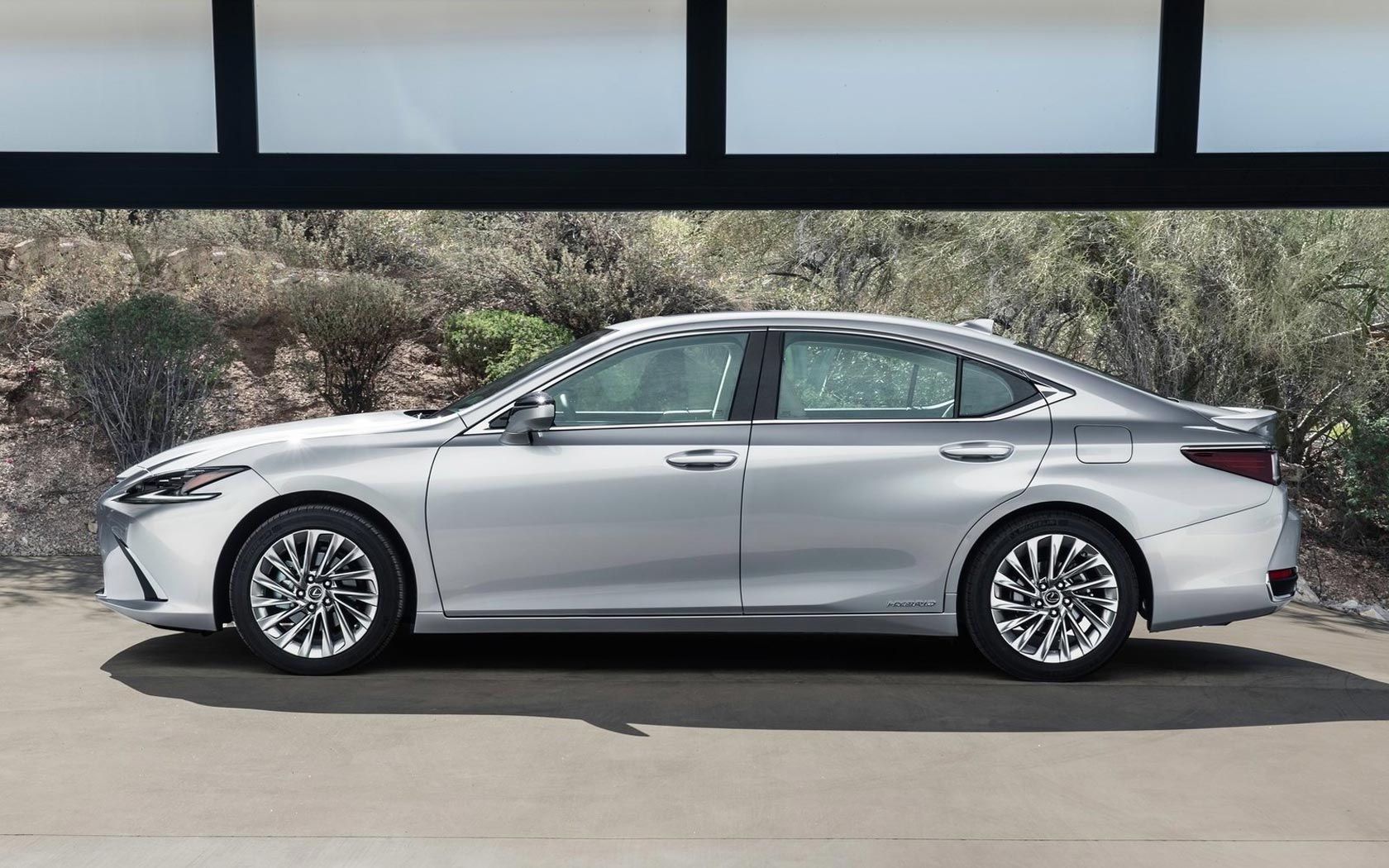 ���� Lexus ES (2021-2025)