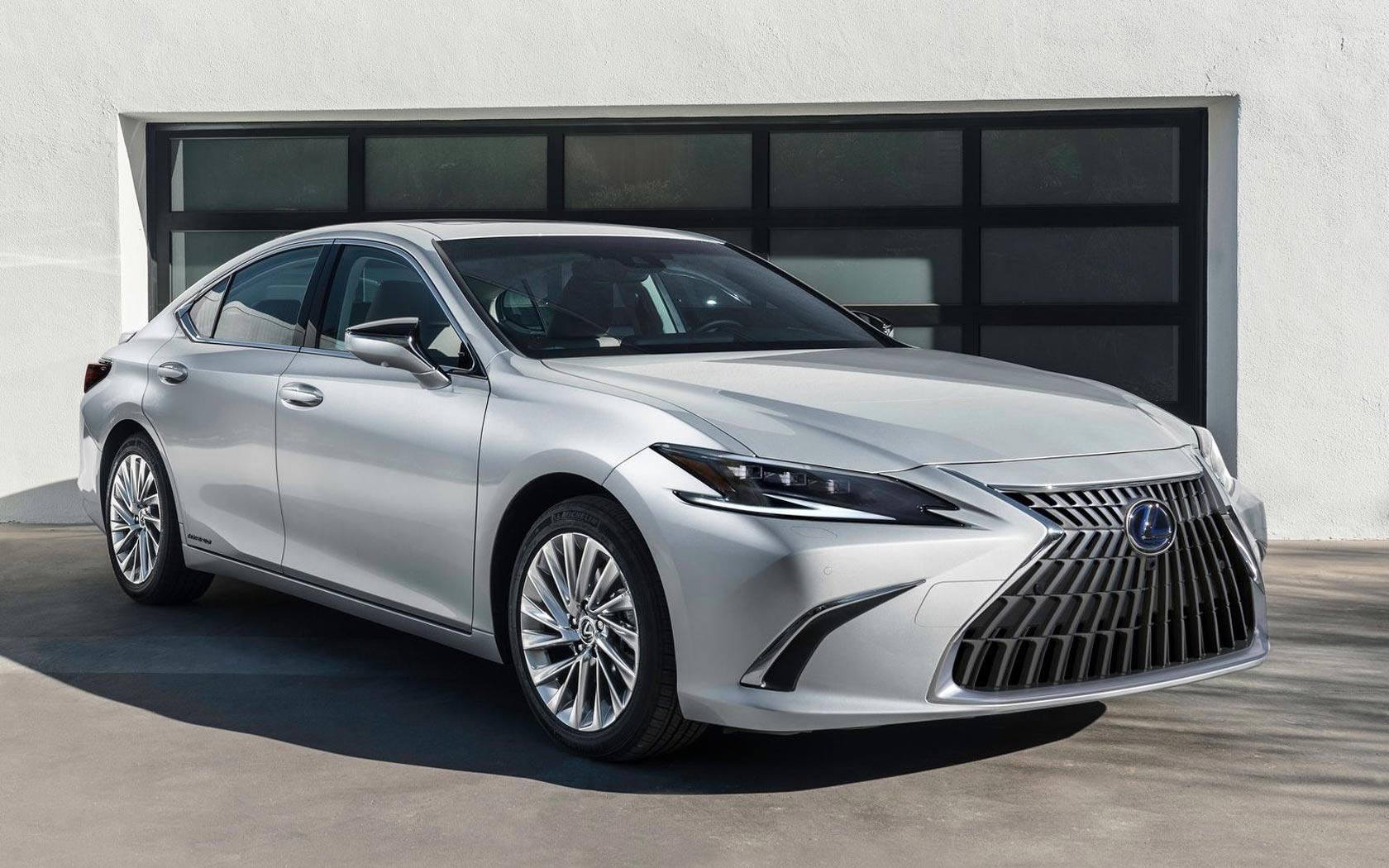 ���� Lexus ES (2021-2025)