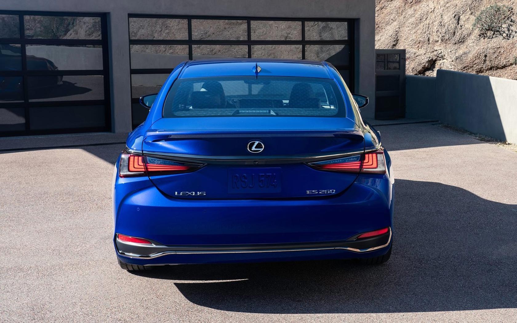 ���� Lexus ES (2021-2025)