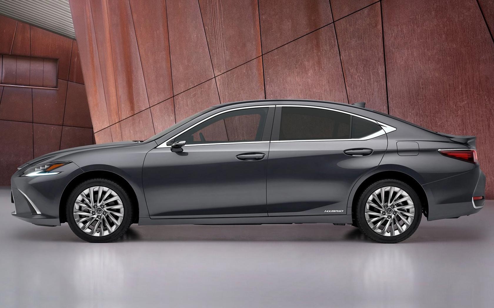 ���� Lexus ES (2021-2025)