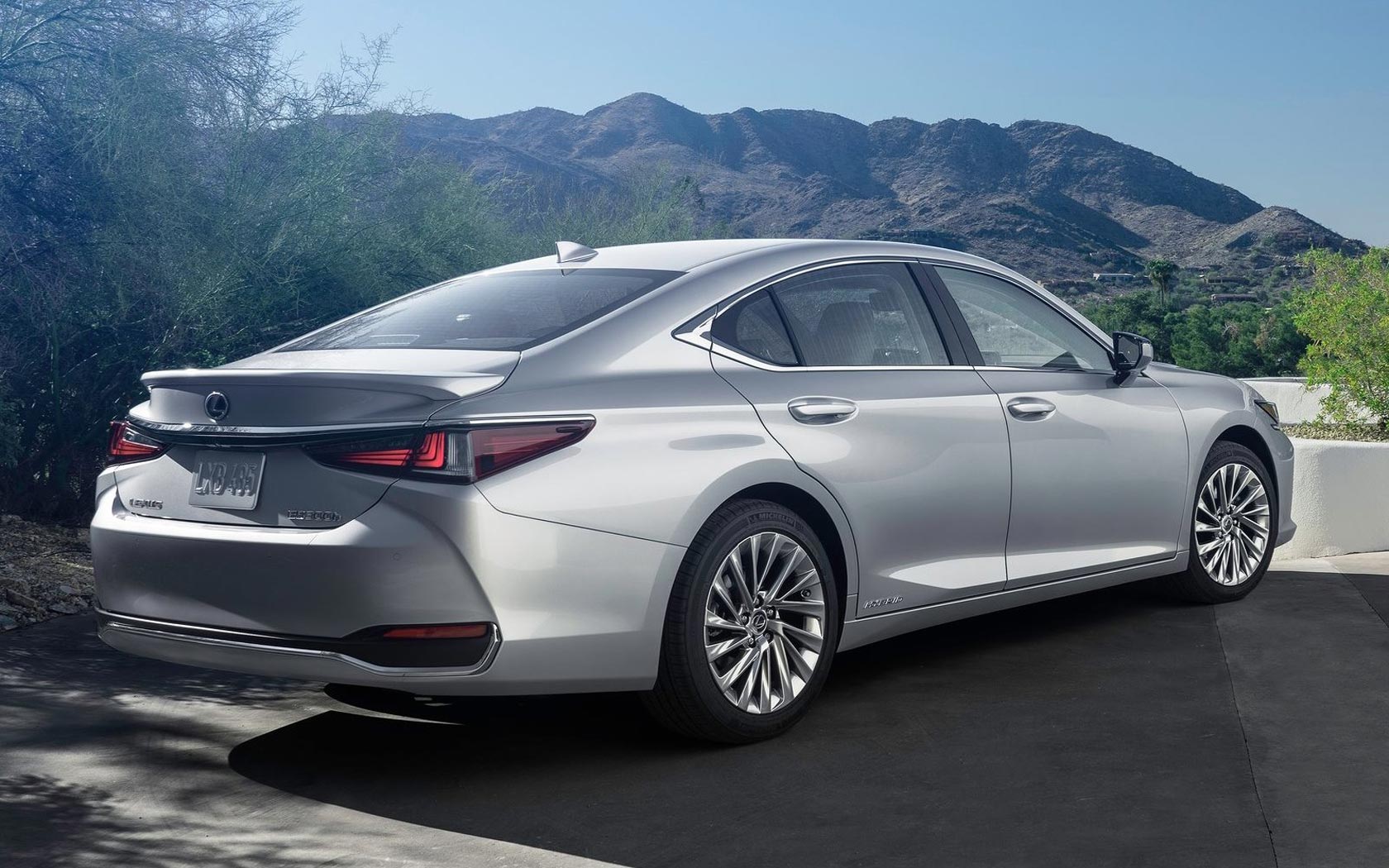���� Lexus ES (2021-2025)