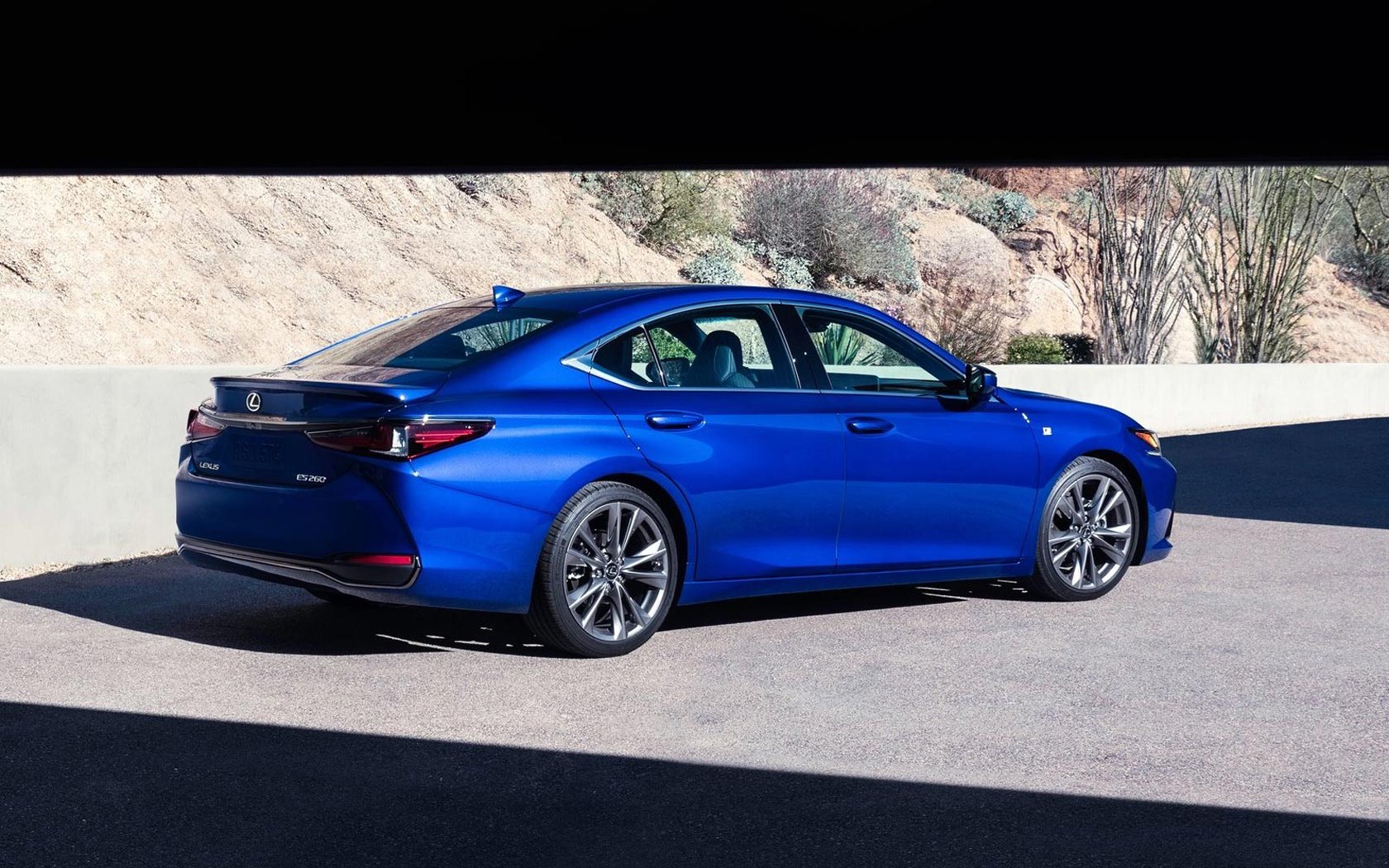 ���� Lexus ES (2021-2025)