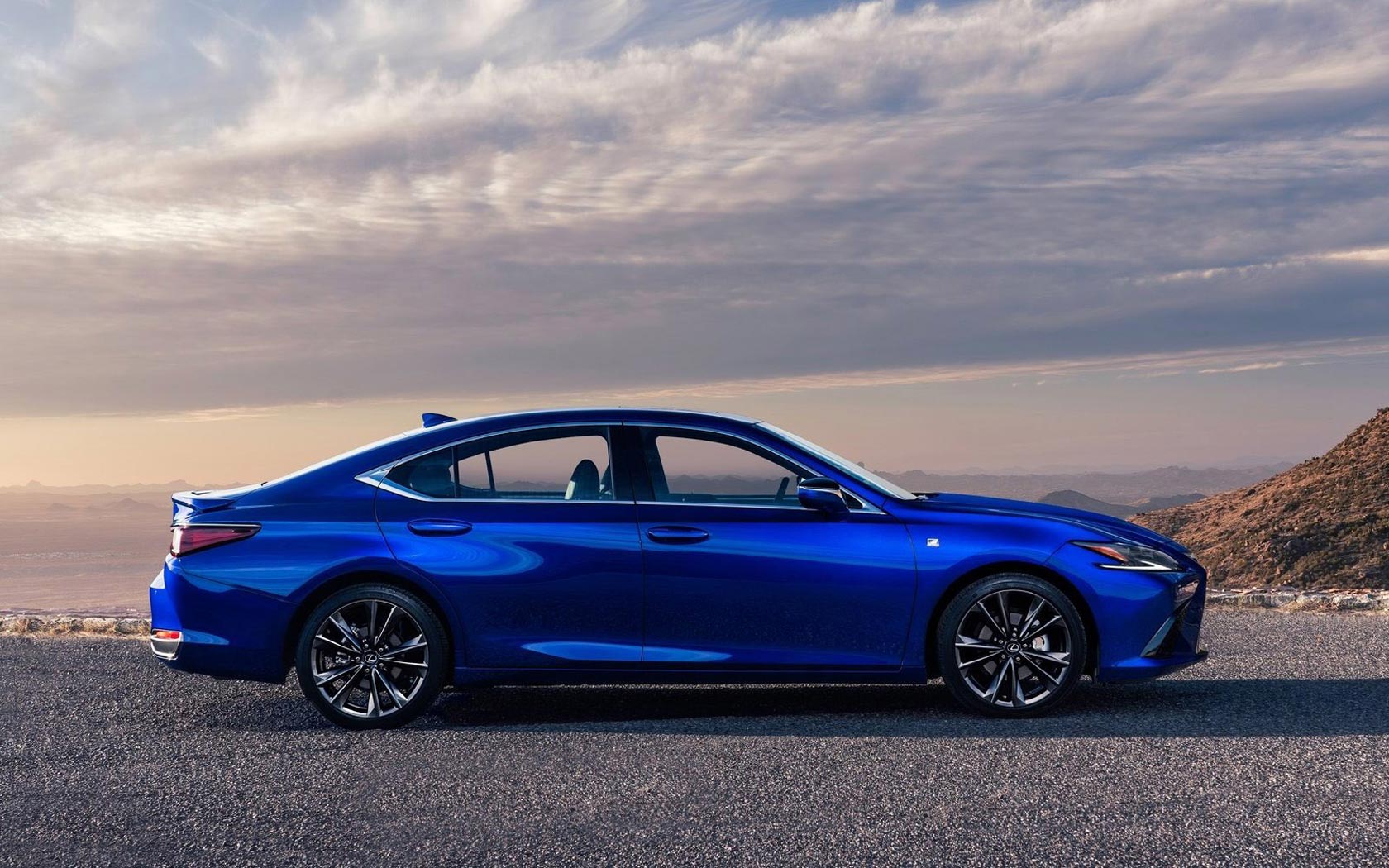 ���� Lexus ES (2021-2025)