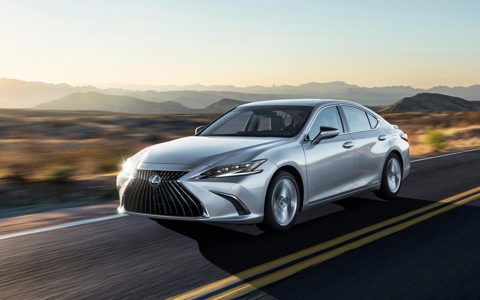 ���� Lexus ES (2021-2025)
