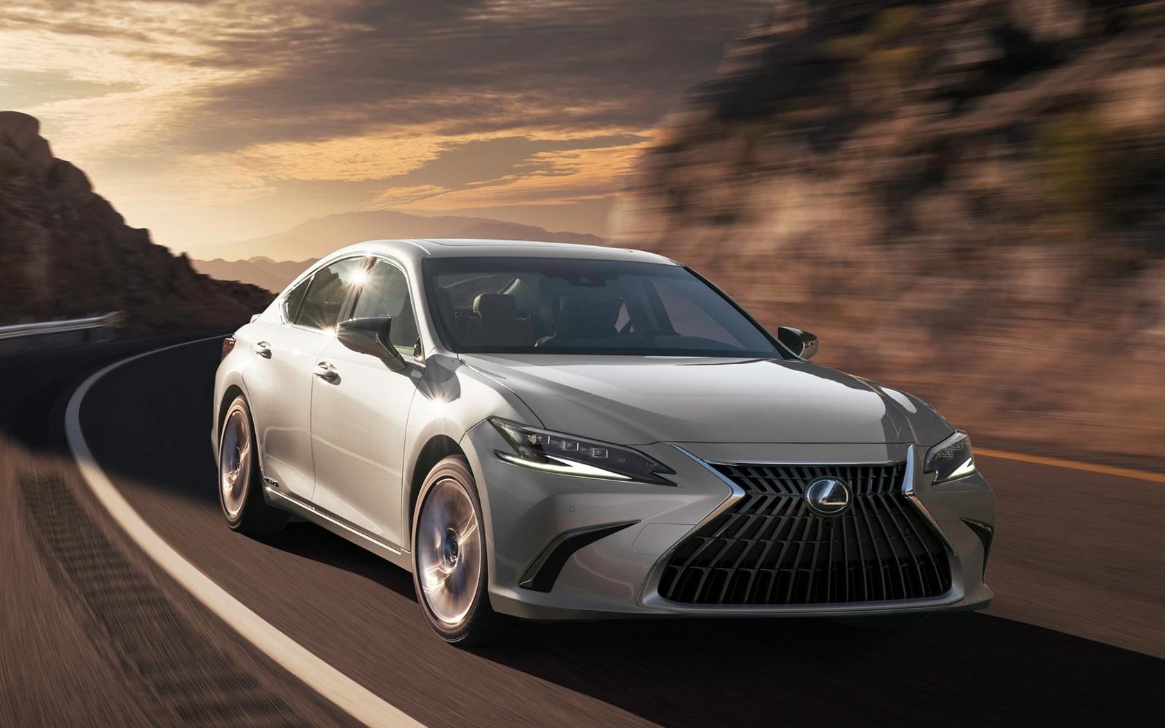 ���� Lexus ES (2021-2025)