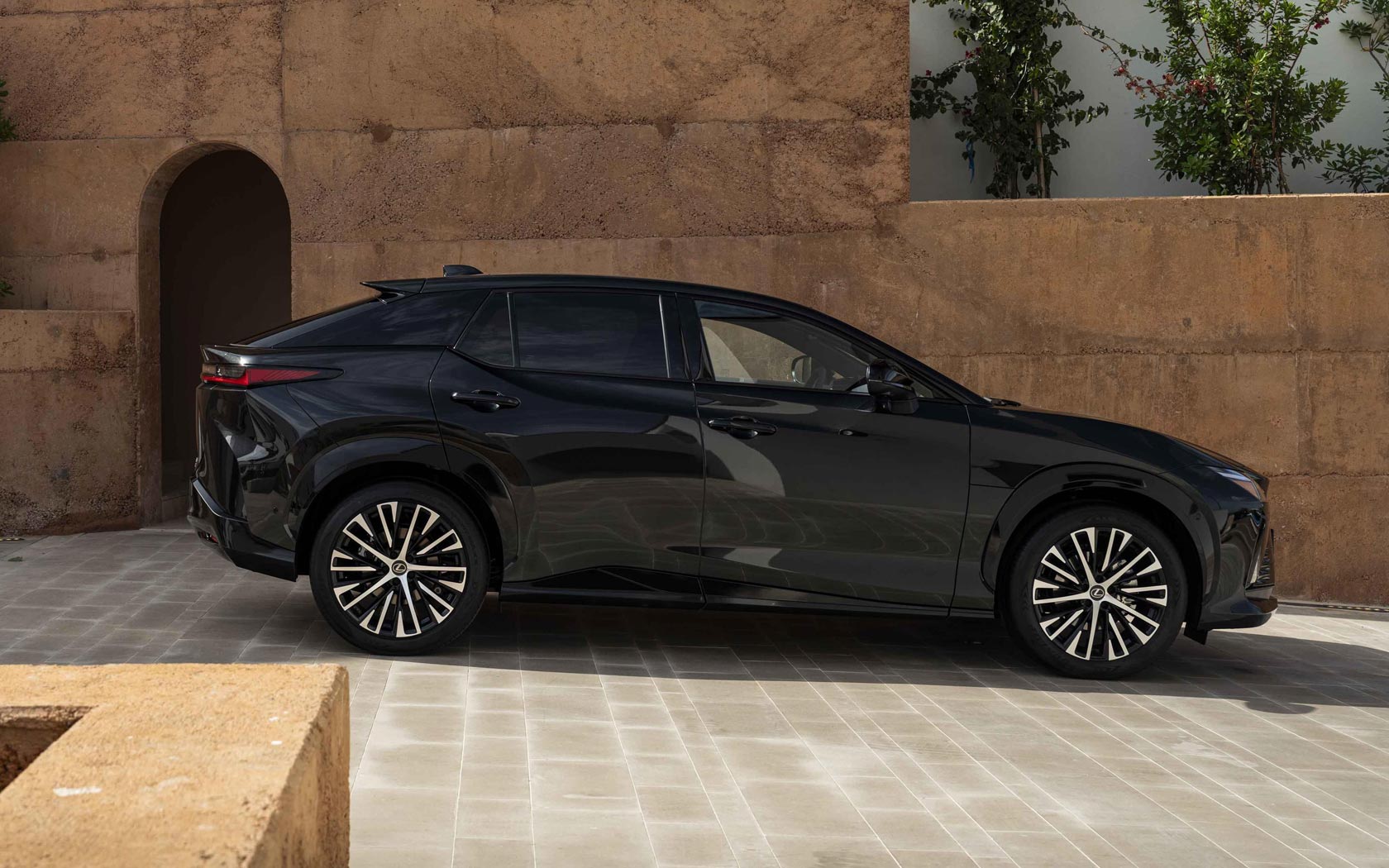  Lexus RZ 