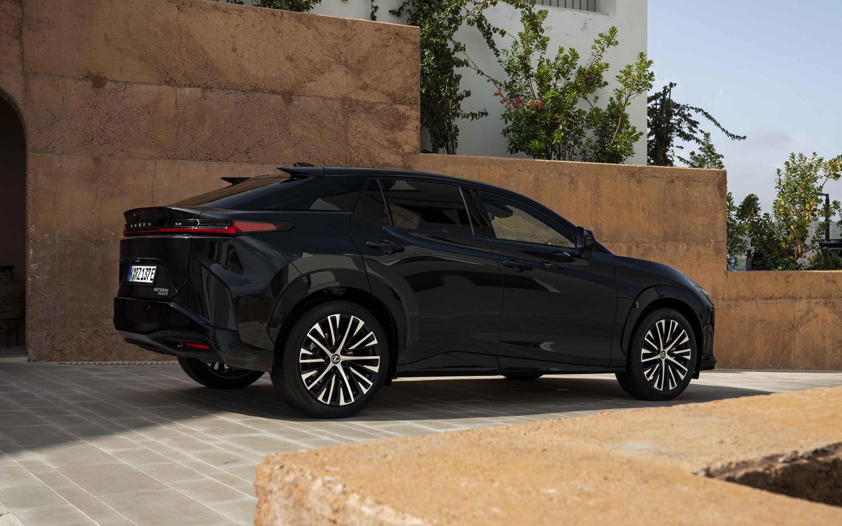  Lexus RZ 