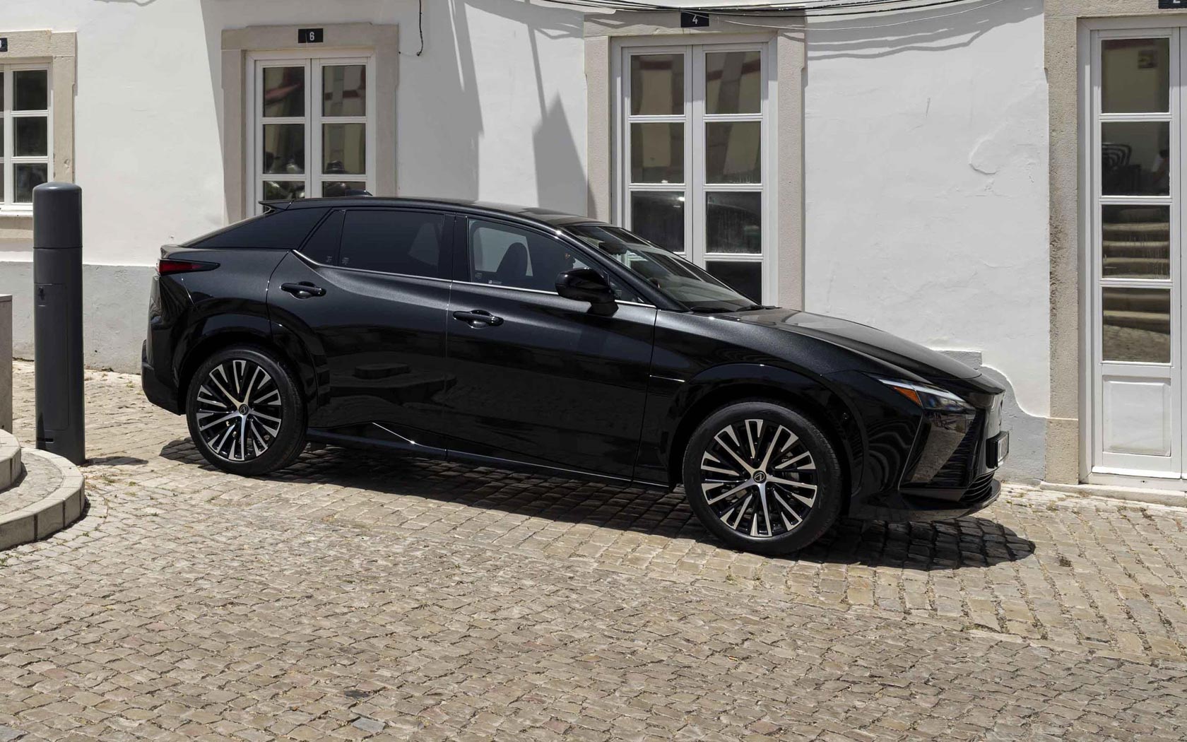  Lexus RZ 