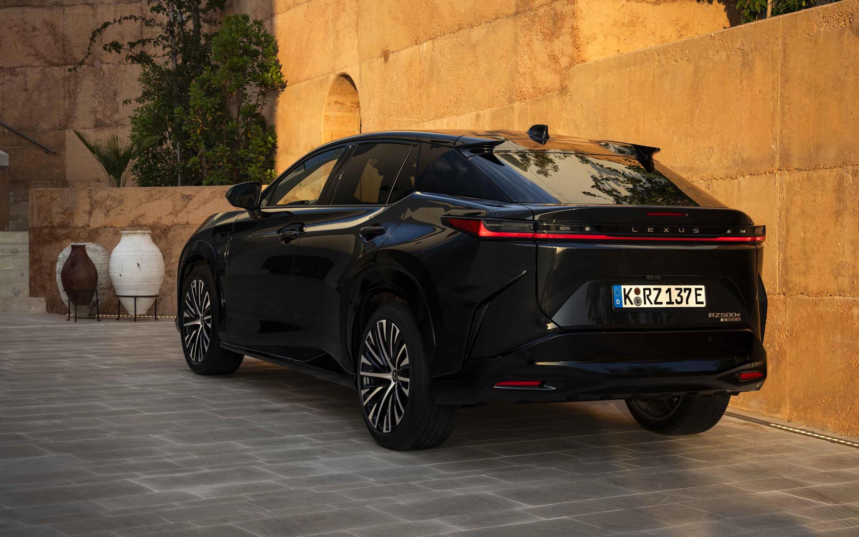  Lexus RZ 