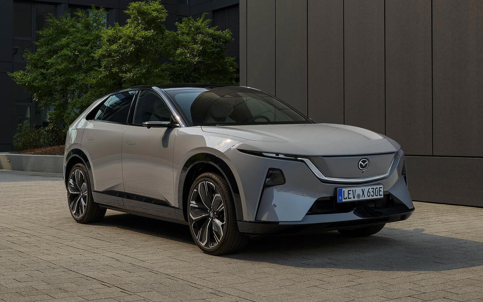 ���� Mazda CX-6e 