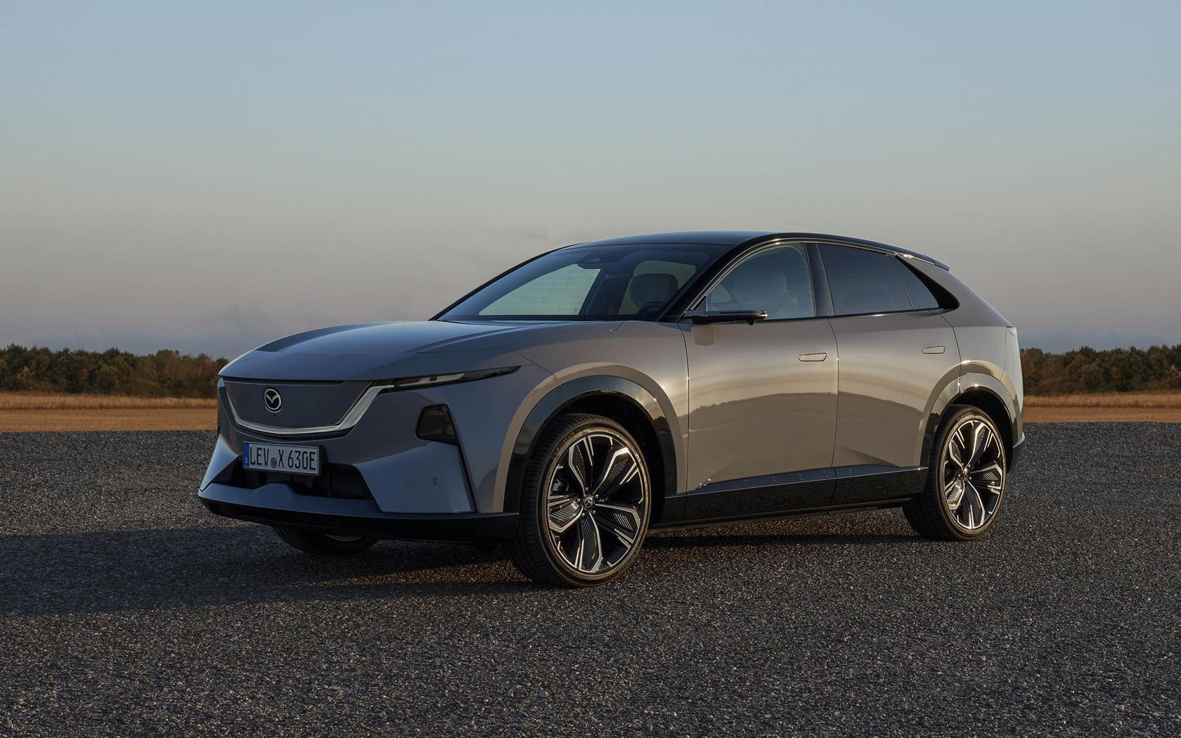 ���� Mazda CX-6e 