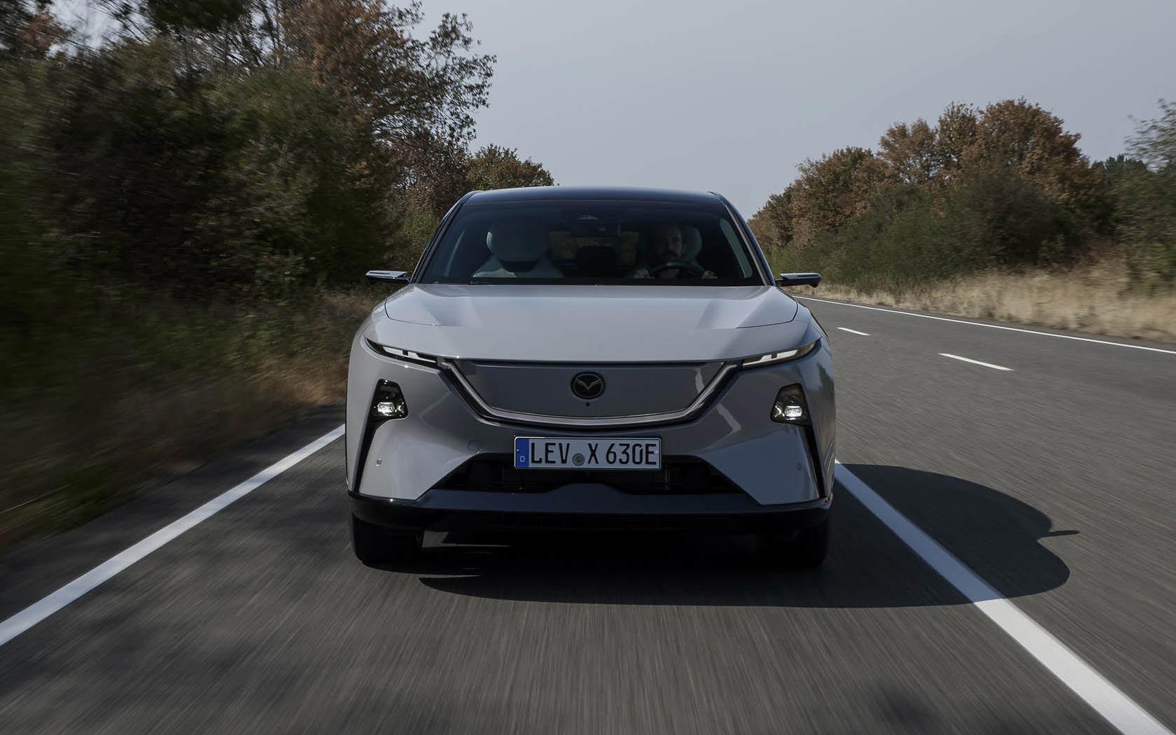 ���� Mazda CX-6e 