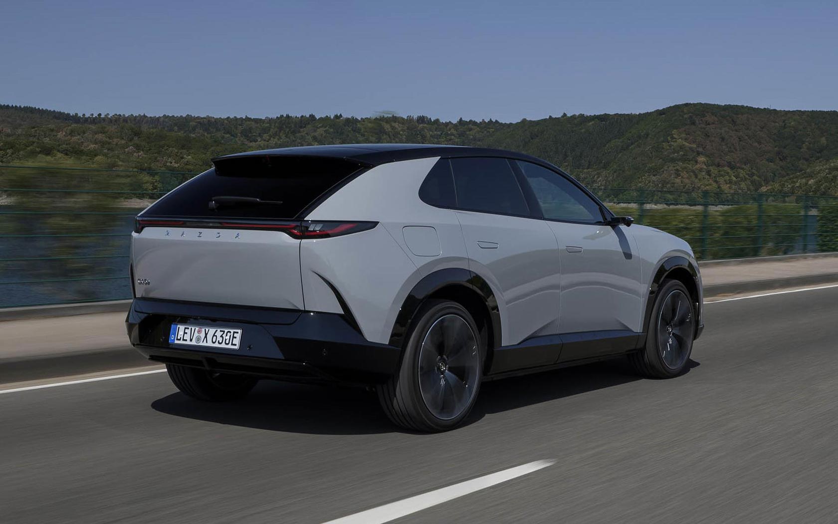 ���� Mazda CX-6e 