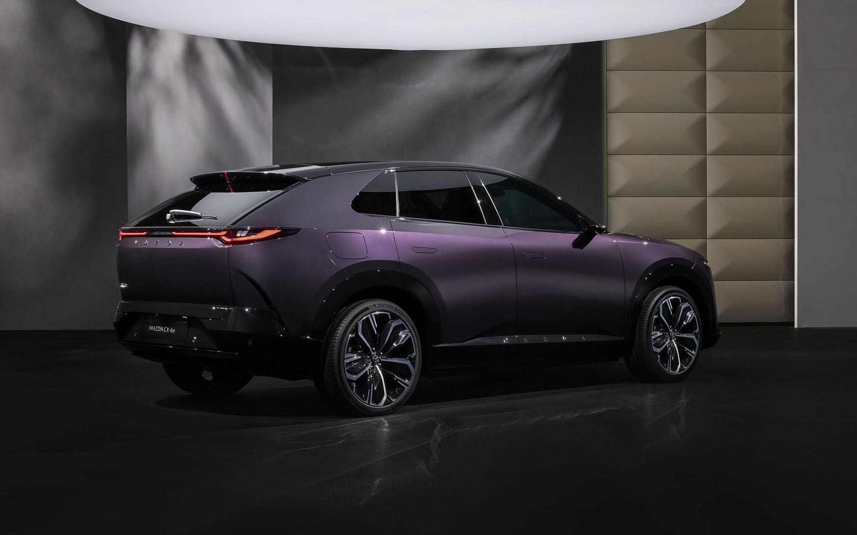 ���� Mazda CX-6e 