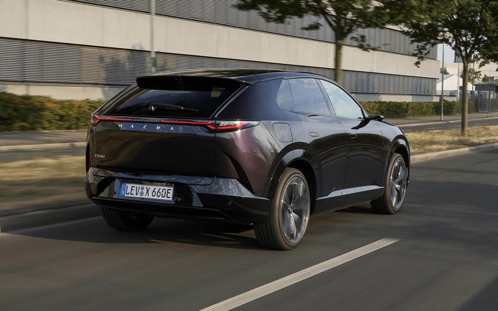 ���� Mazda CX-6e 