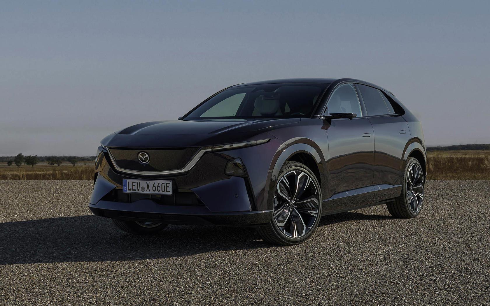 ���� Mazda CX-6e 