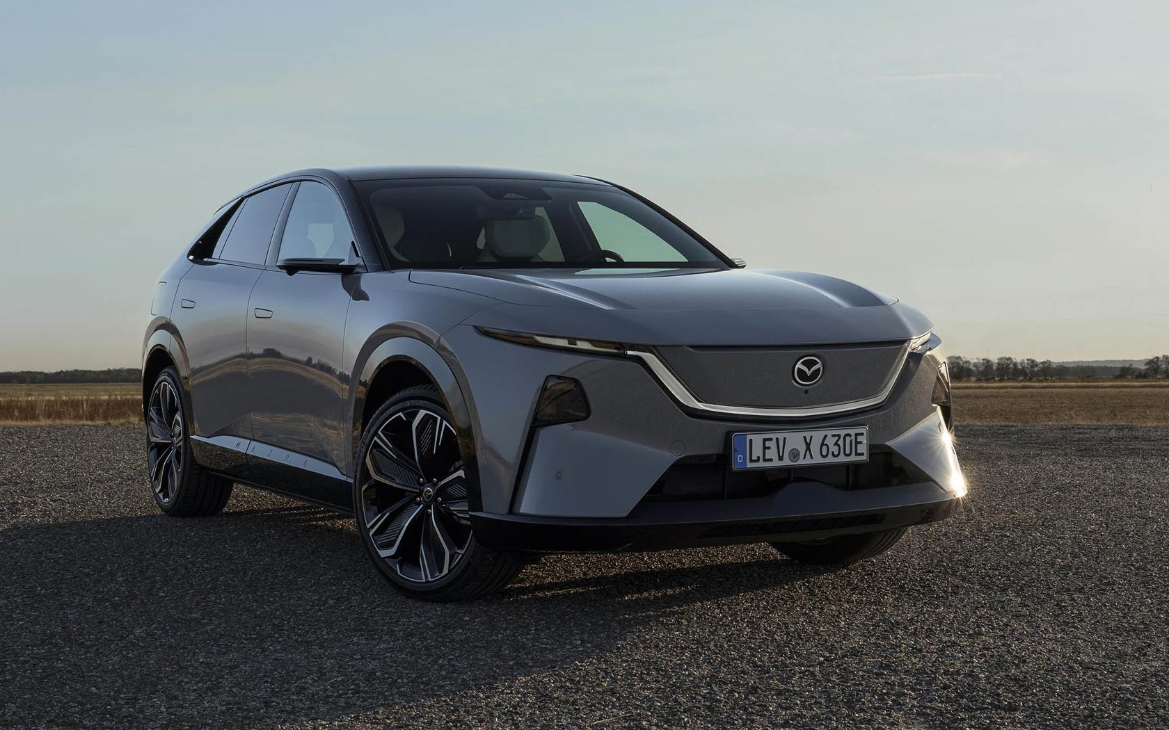 ���� Mazda CX-6e 