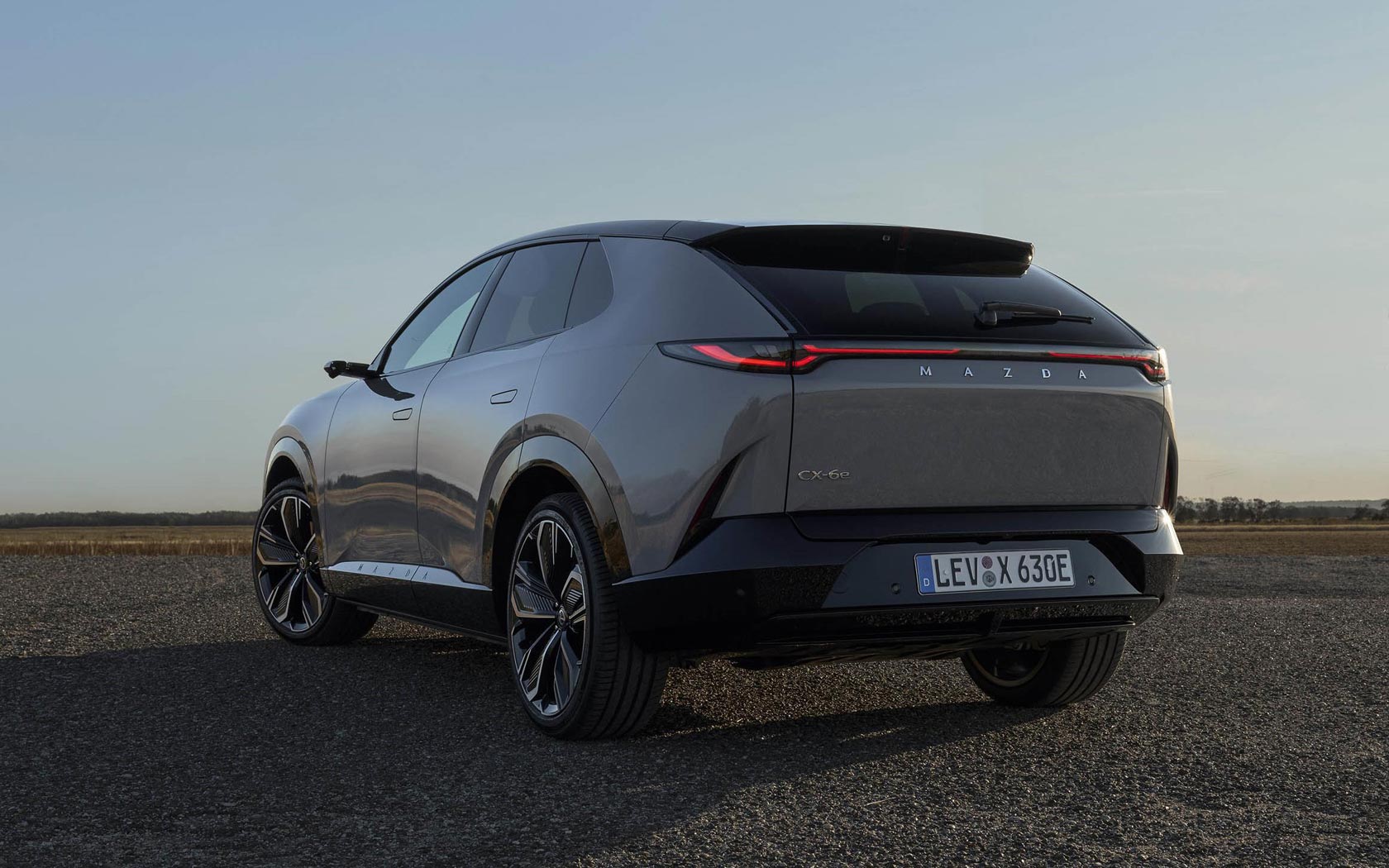 ���� Mazda CX-6e 