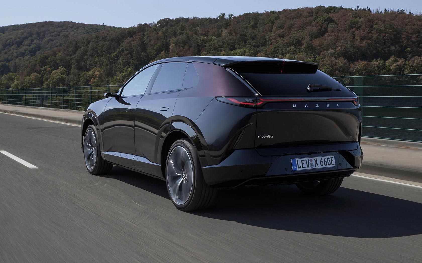 ���� Mazda CX-6e 