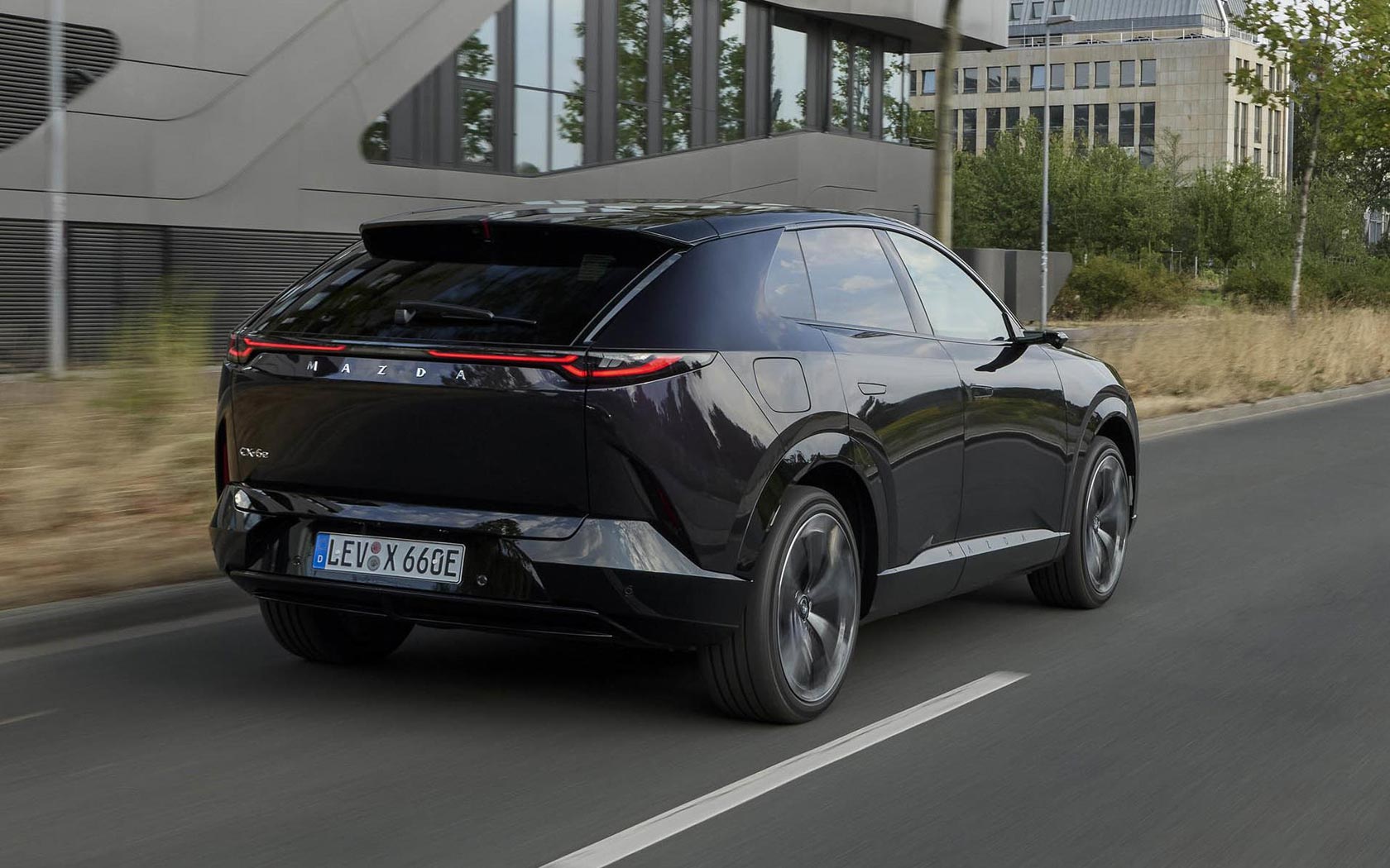 ���� Mazda CX-6e 