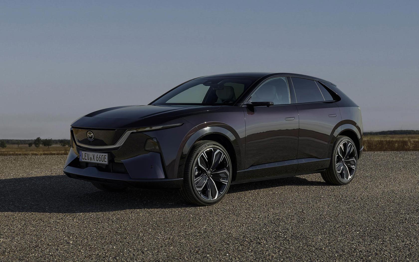 ���� Mazda CX-6e 