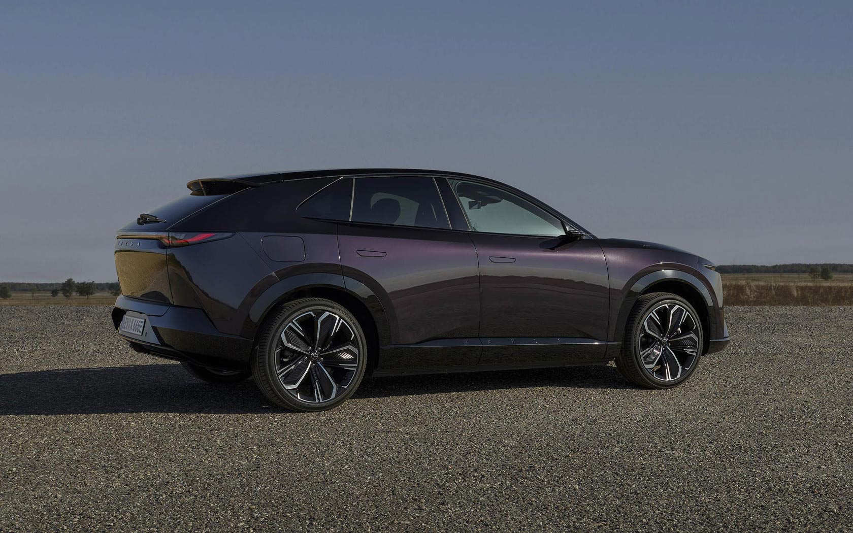 ���� Mazda CX-6e 