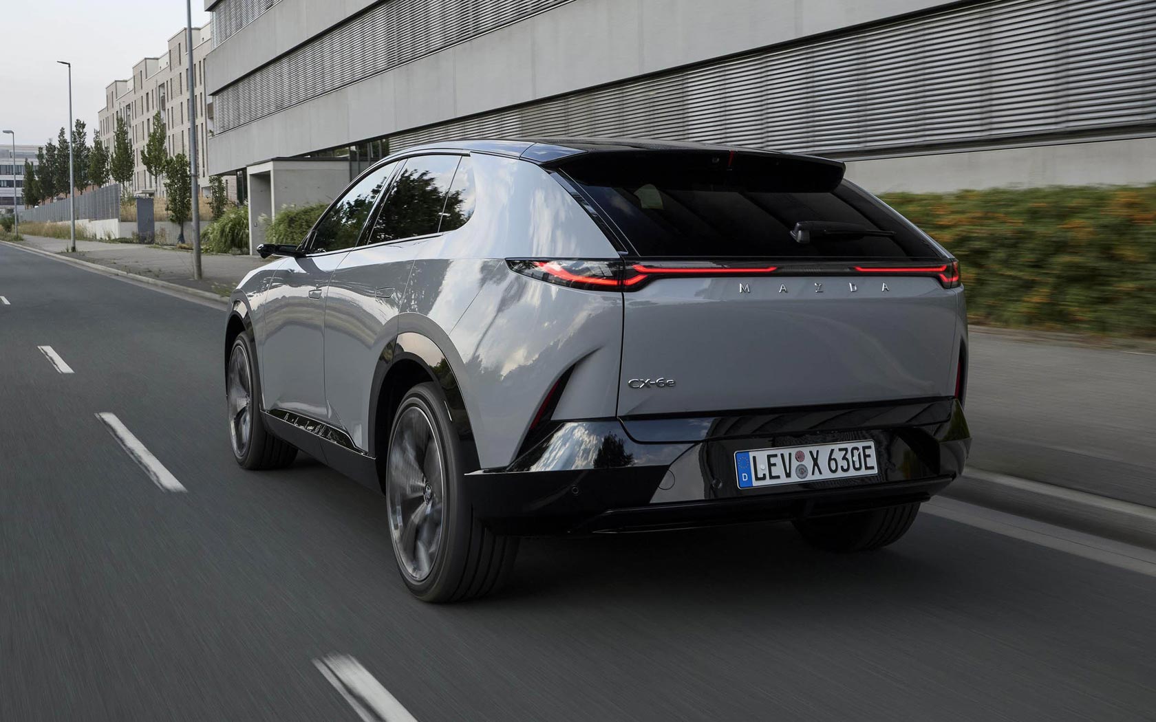 ���� Mazda CX-6e 