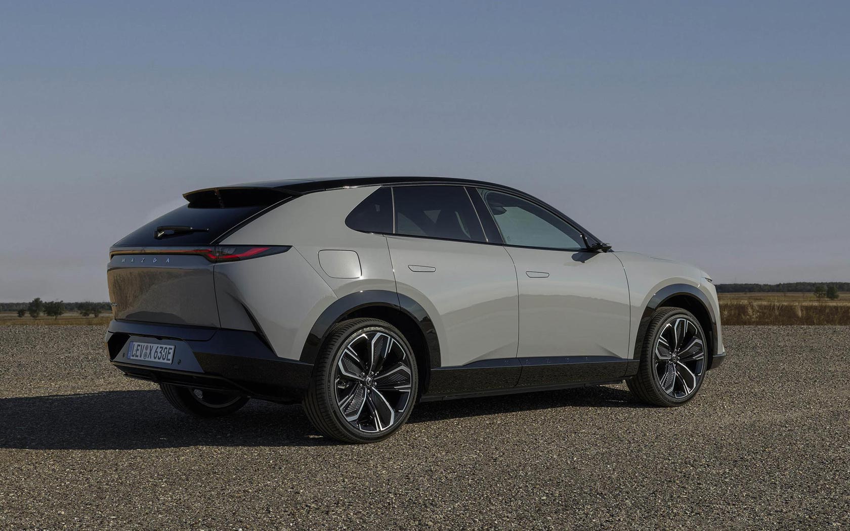 ���� Mazda CX-6e 