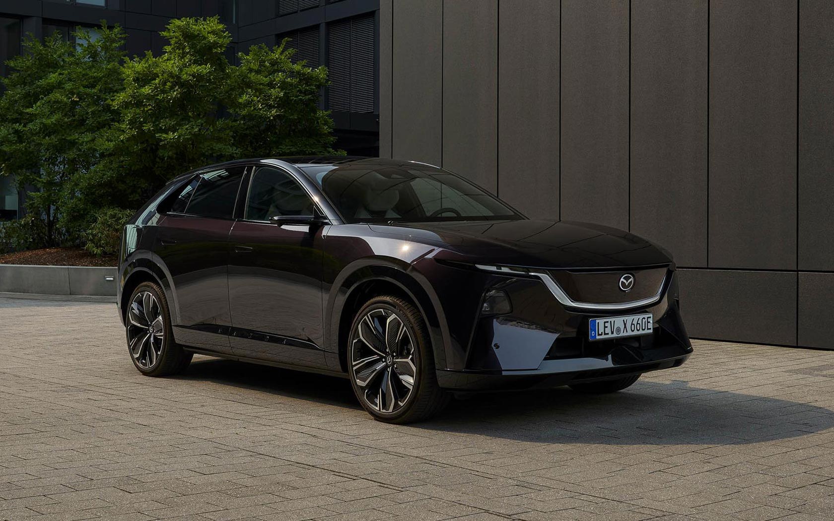 ���� Mazda CX-6e 
