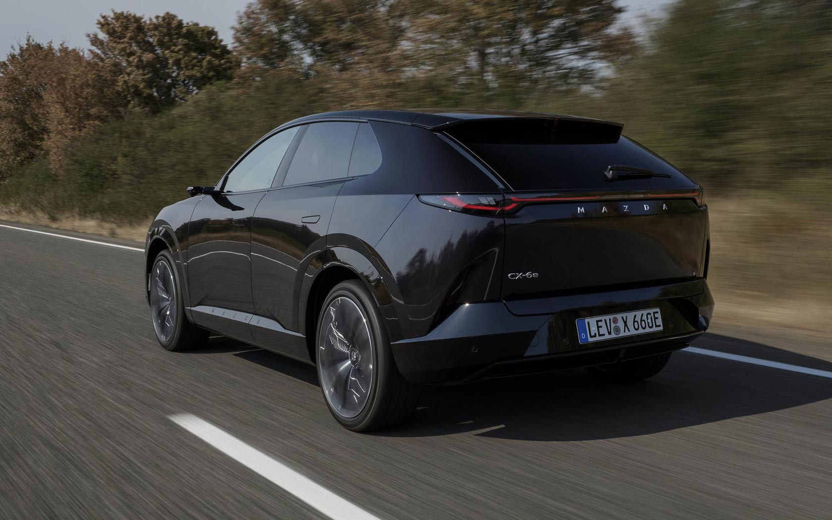 ���� Mazda CX-6e 