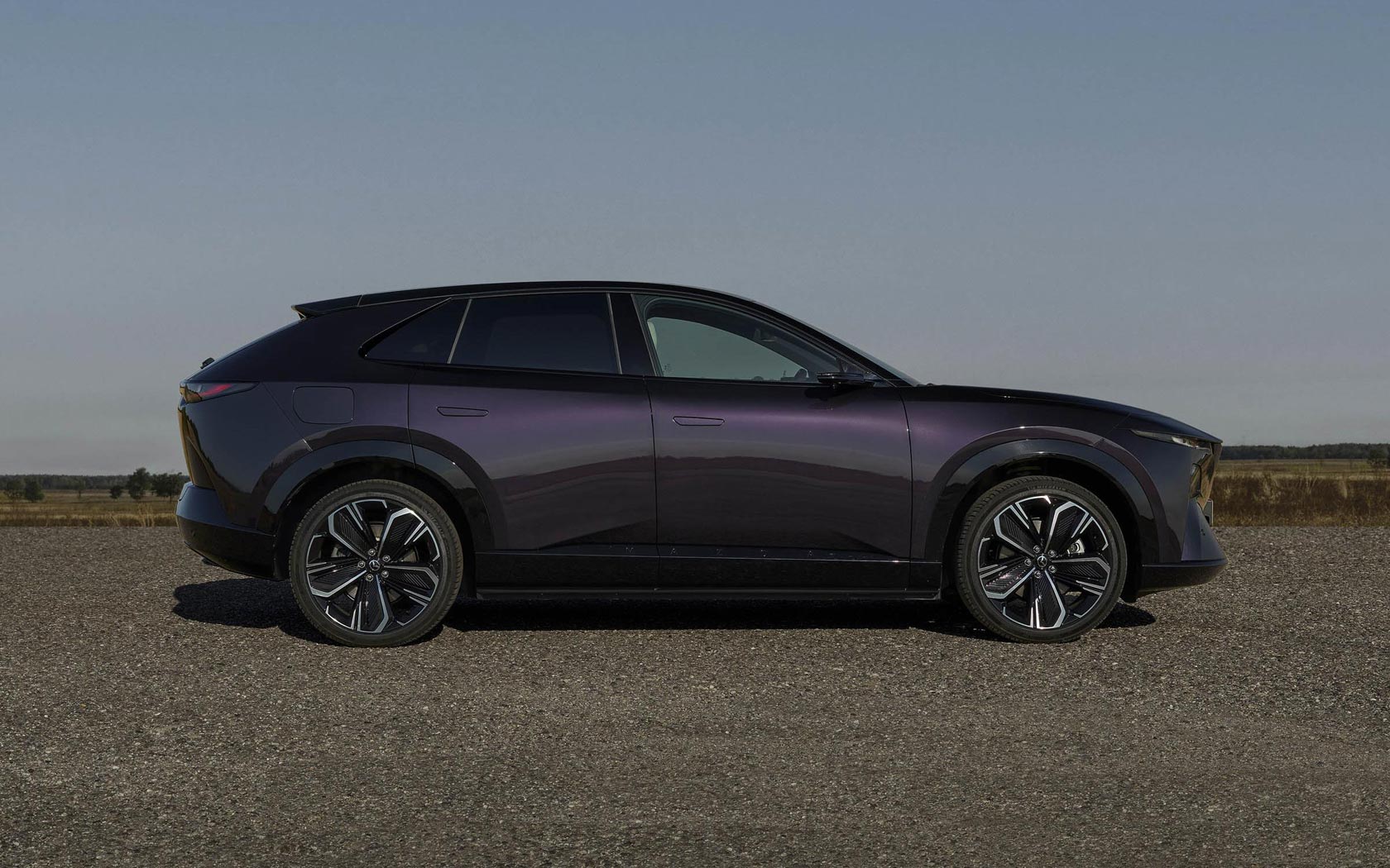 ���� Mazda CX-6e 