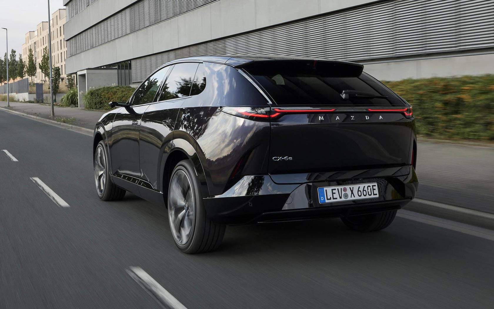 ���� Mazda CX-6e 