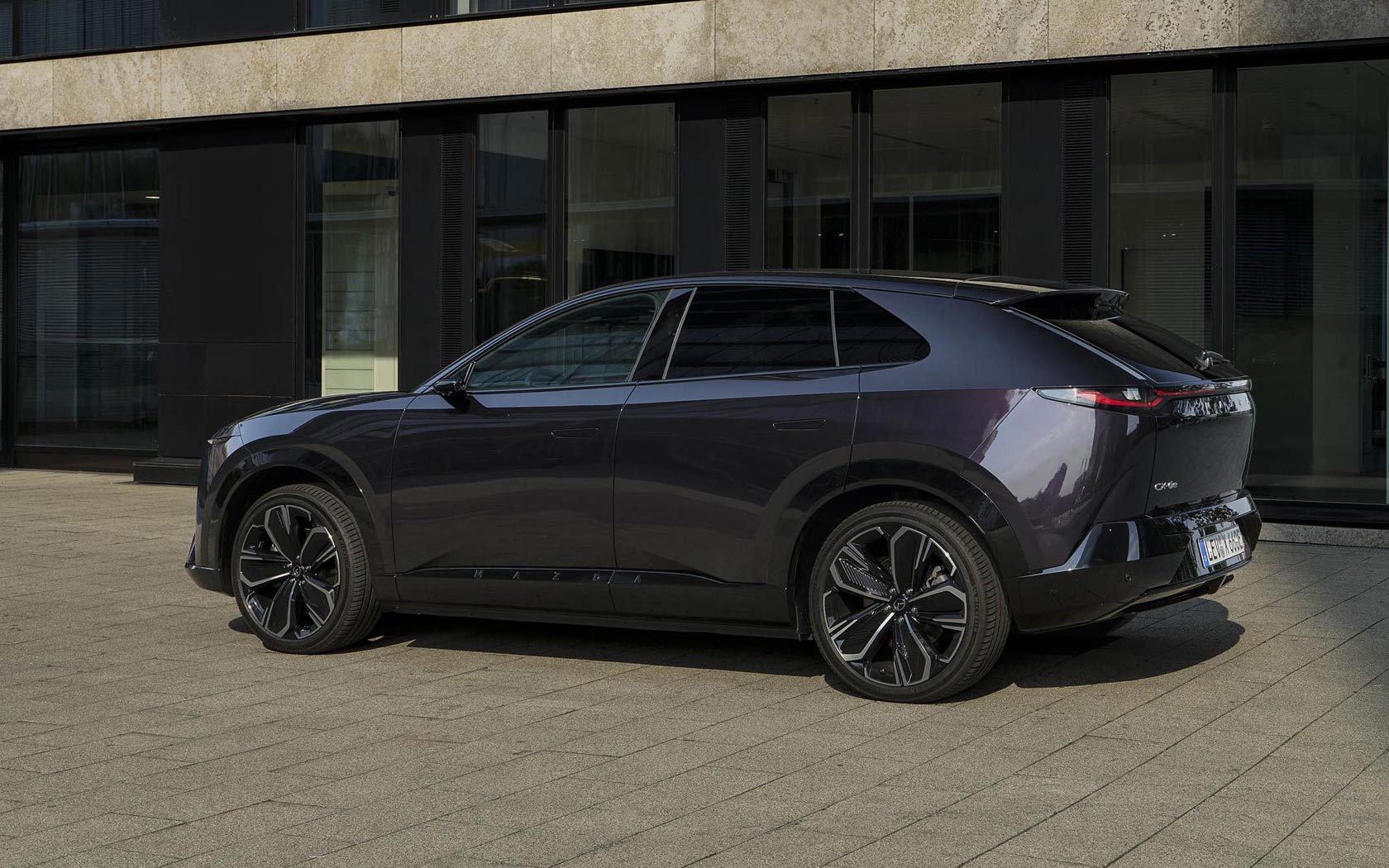 ���� Mazda CX-6e 