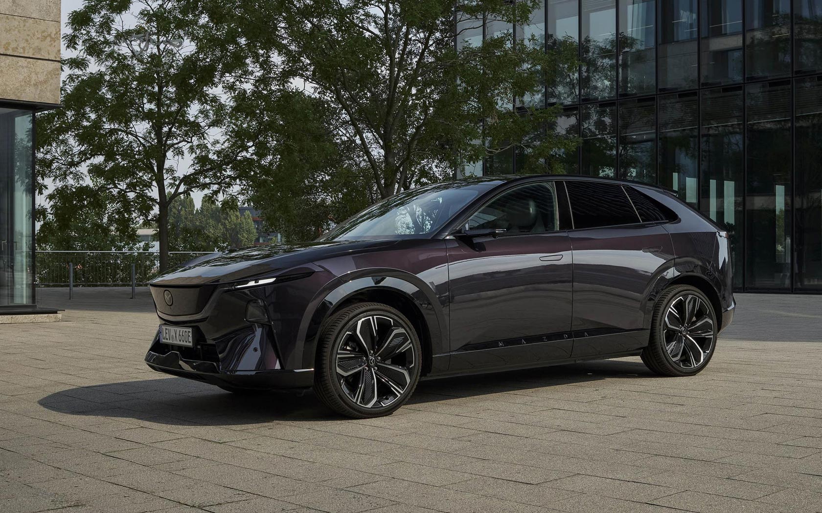 ���� Mazda CX-6e 