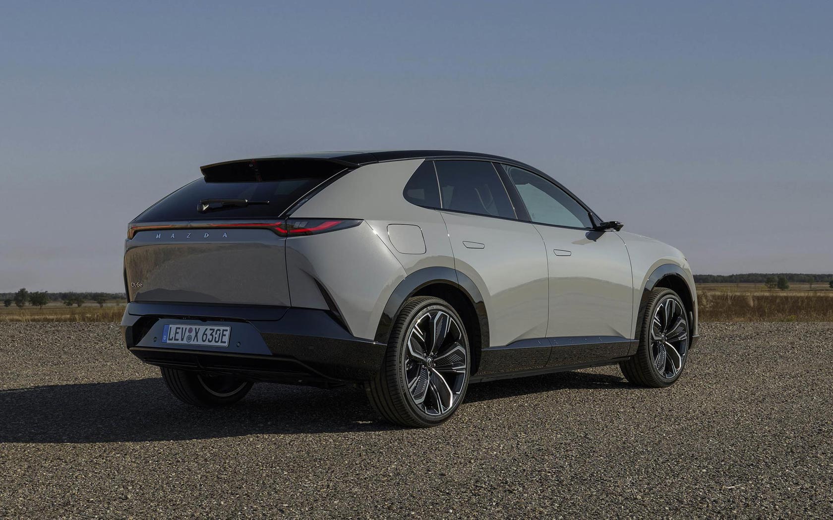 ���� Mazda CX-6e 