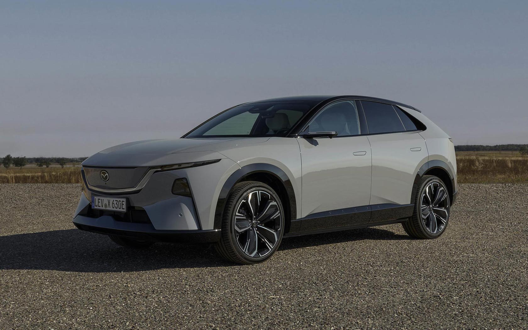 ���� Mazda CX-6e 
