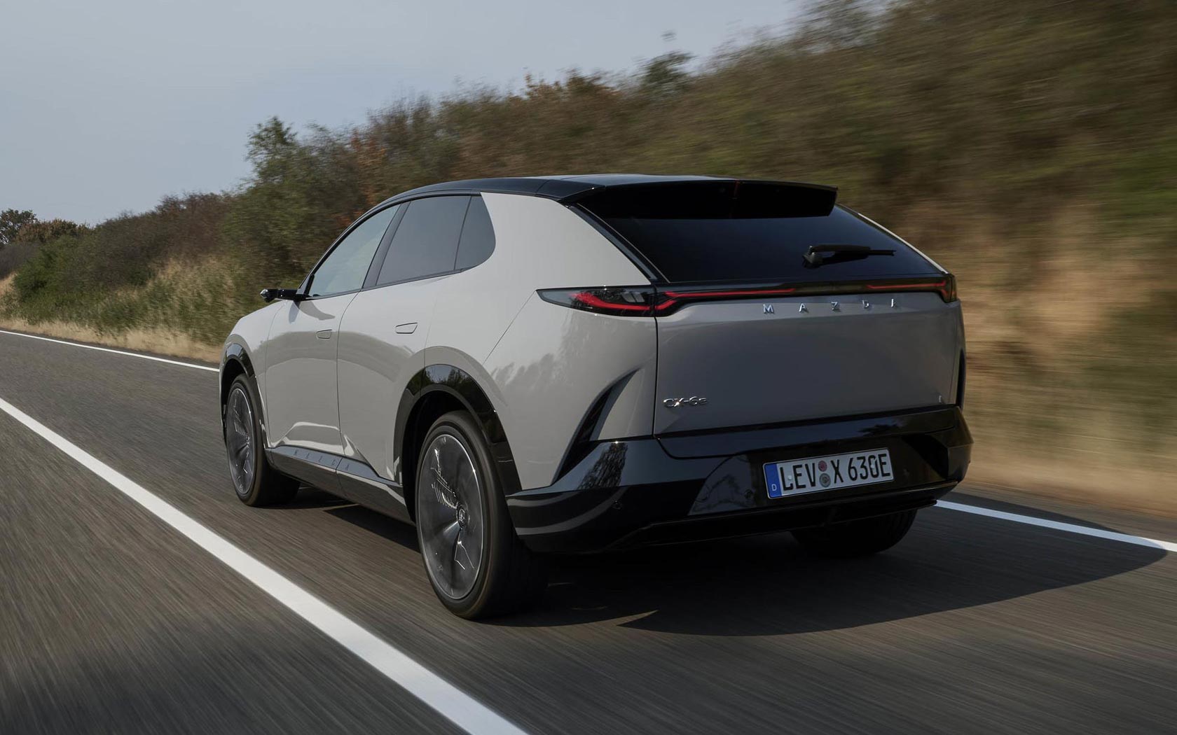 ���� Mazda CX-6e 