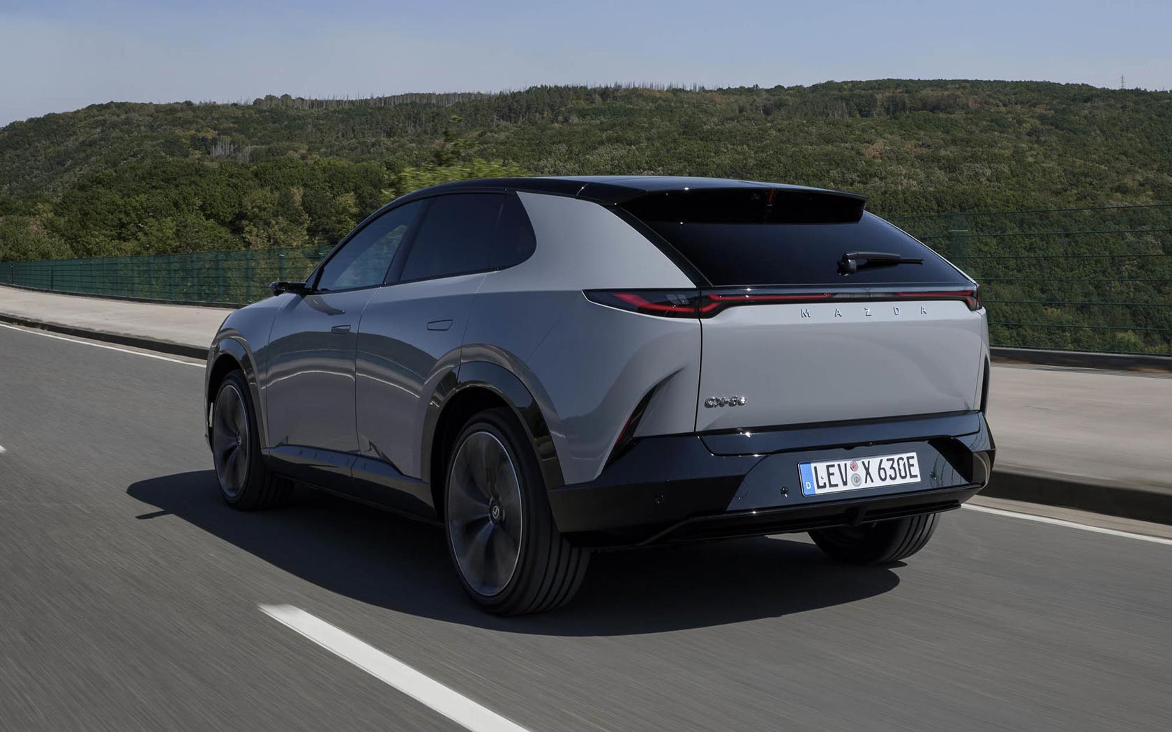���� Mazda CX-6e 