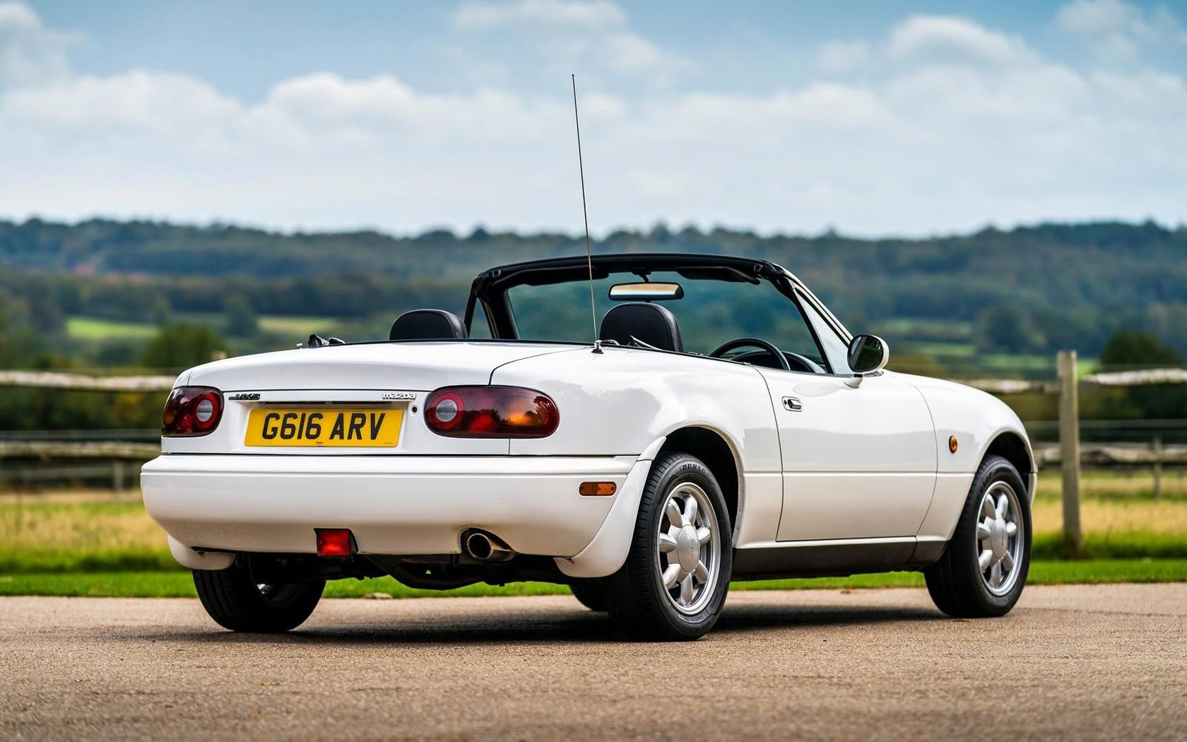  Mazda MX-5 Miata (1989-1997)