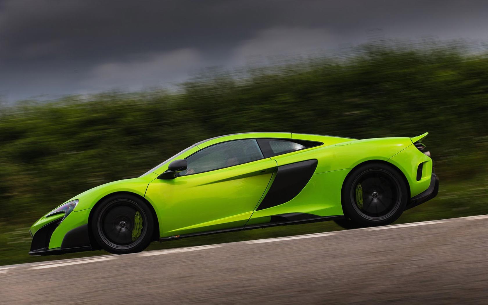  McLaren 675LT 