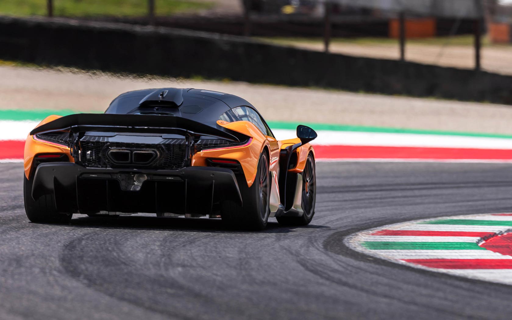 ���� McLaren W1 