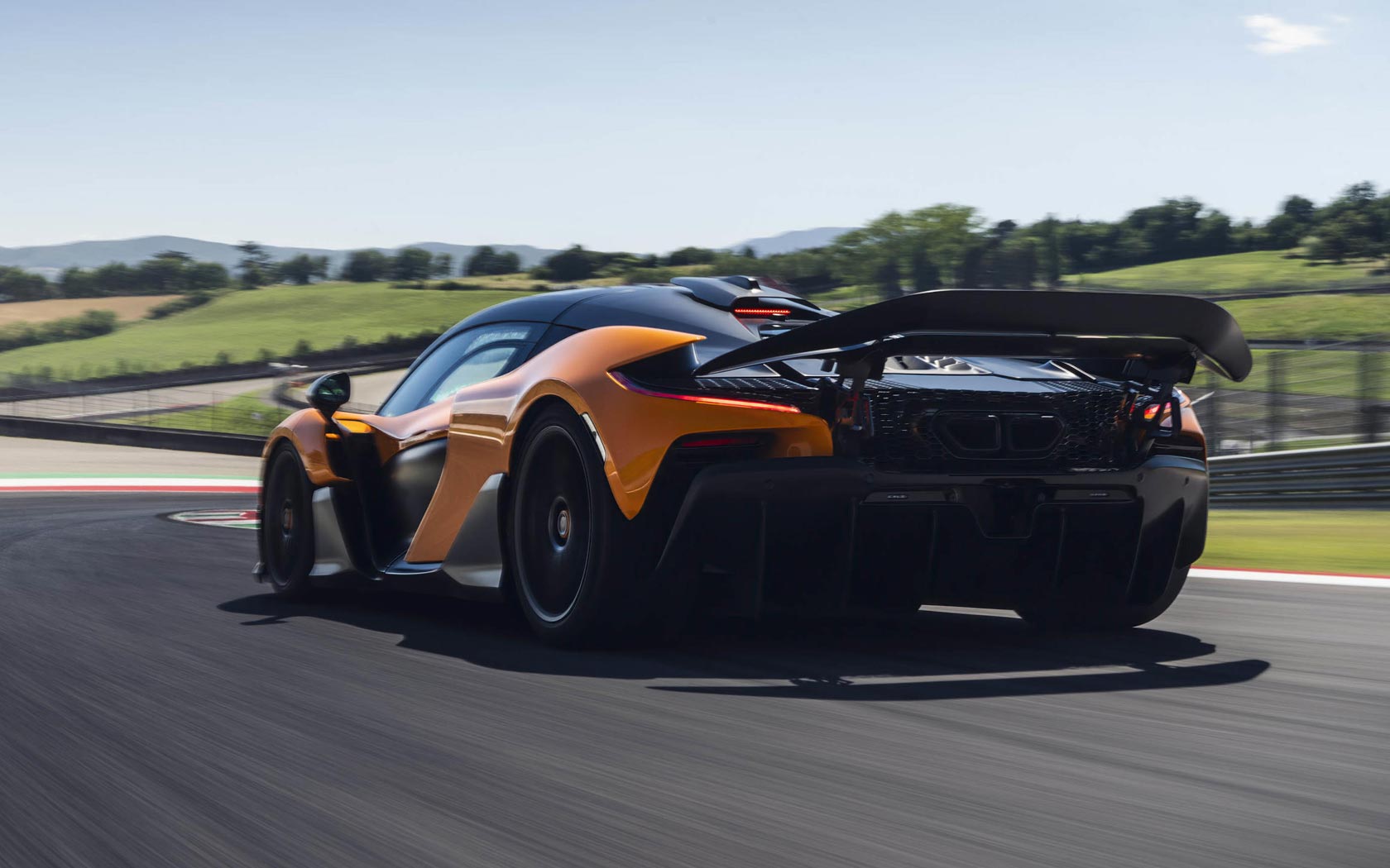 ���� McLaren W1 