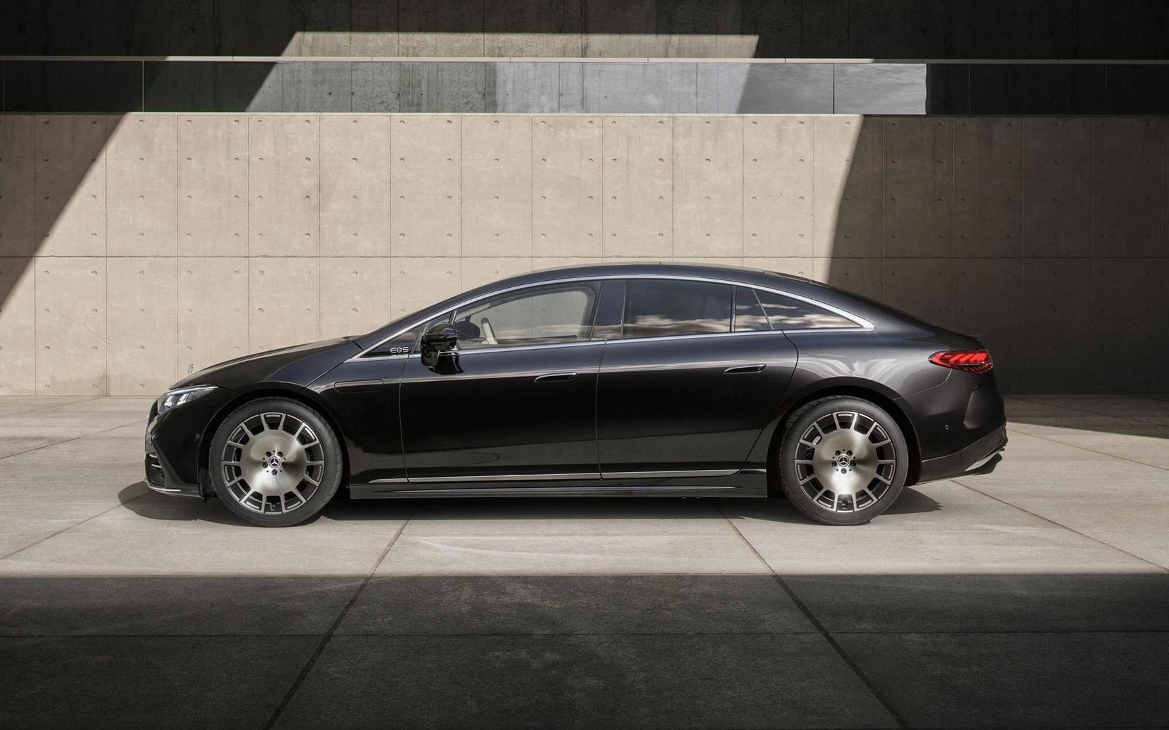 ���� Mercedes EQS 