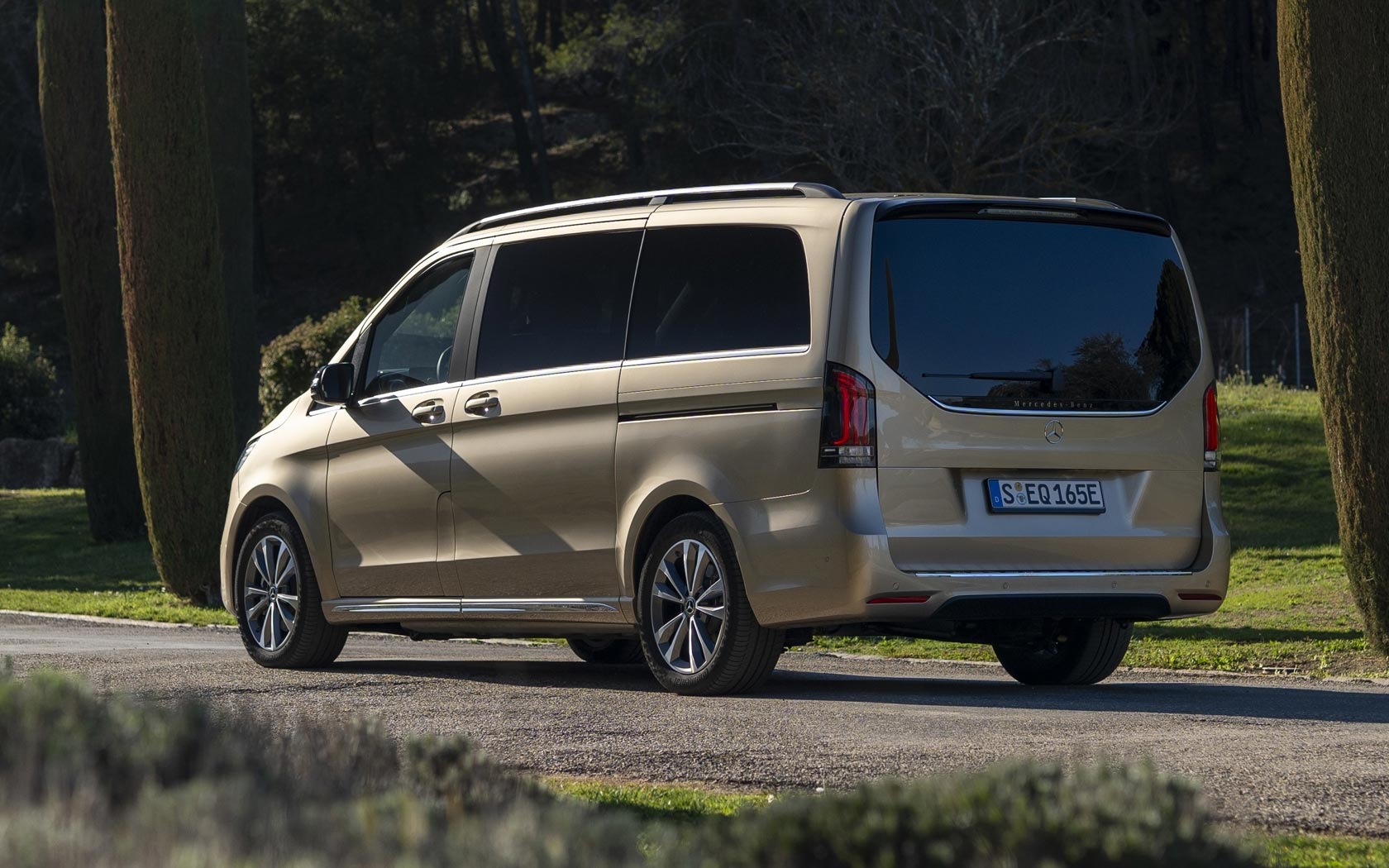 ���� Mercedes EQV 