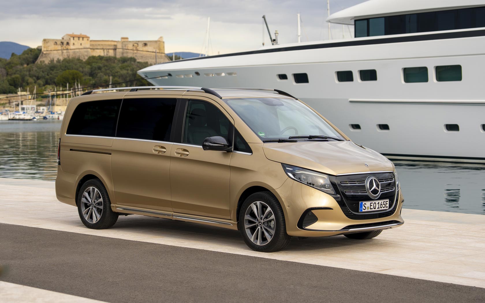 ���� Mercedes EQV 