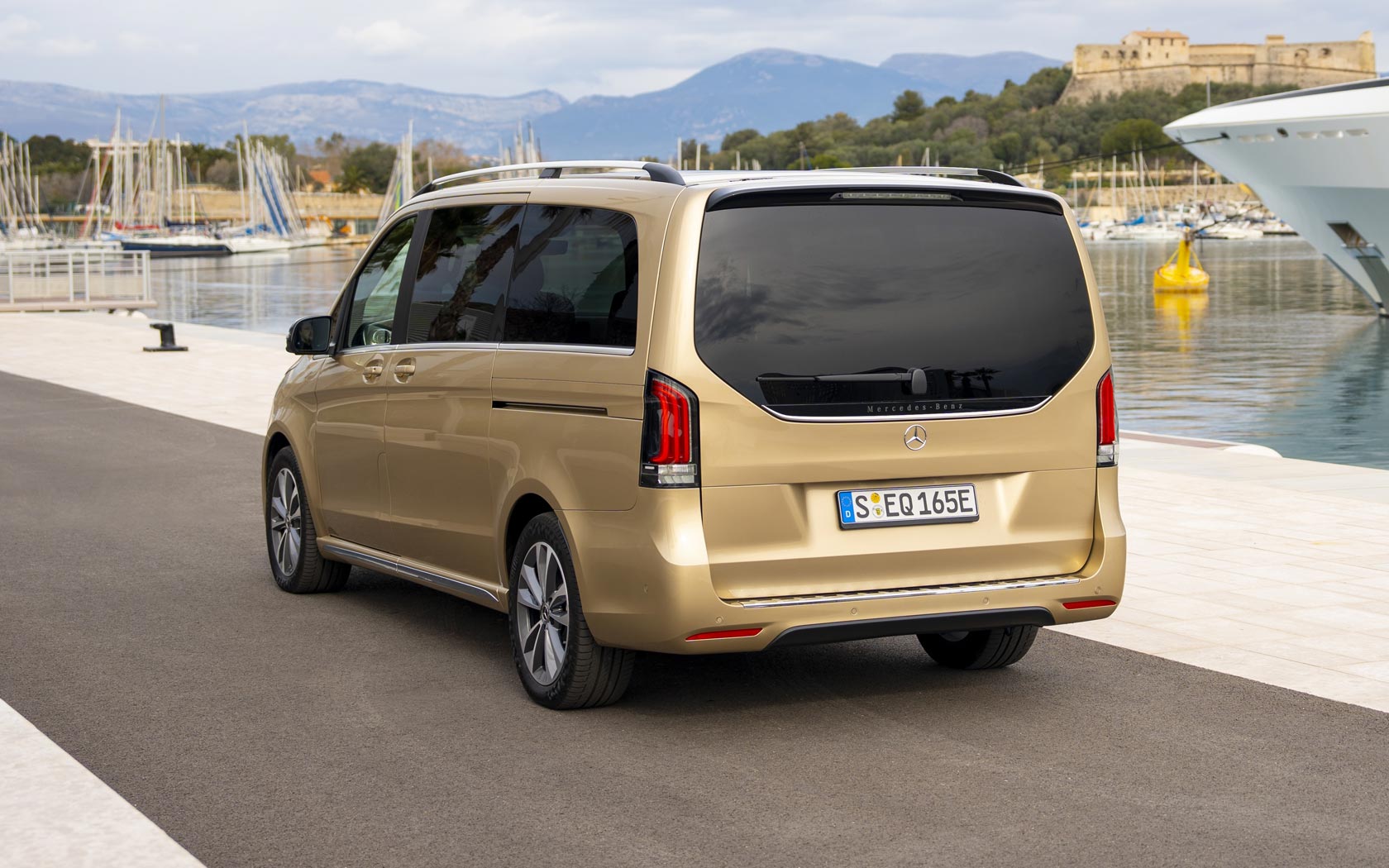 ���� Mercedes EQV 